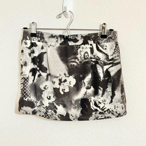 Urban Outfitters Grace Mesh Printed Micro Mini Skort Urban Outfitters - Picture 3 of 9